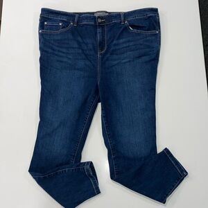 Torrid Midfit Super Skinny Soft Stretchy Denim Jean‎ 20 Short